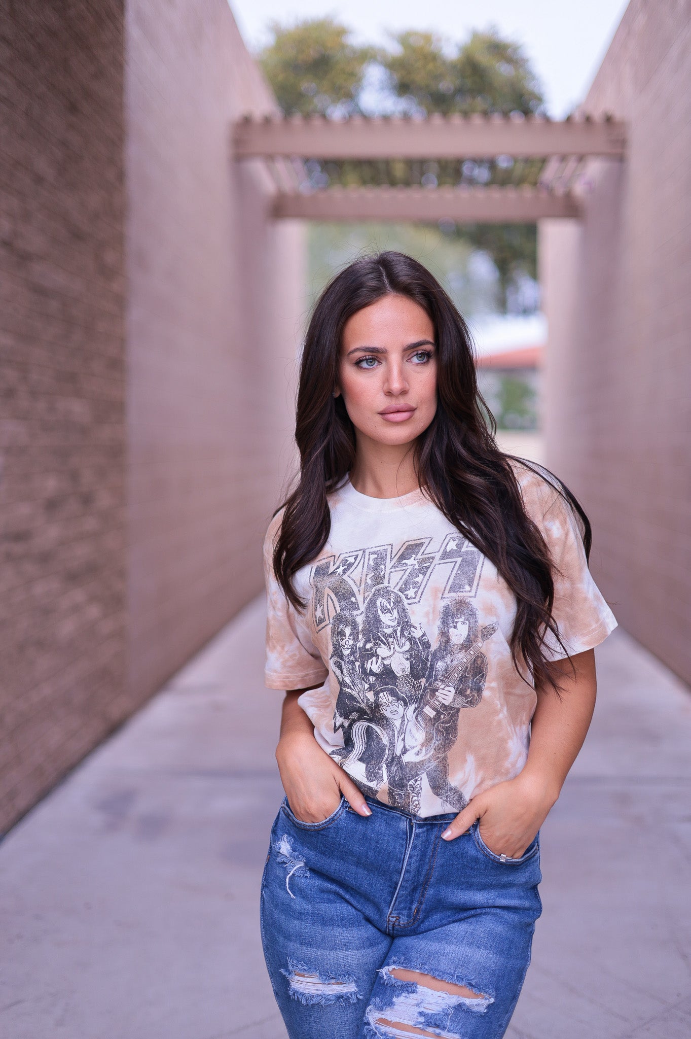 (M, L) KISS Tan Graphic Tee