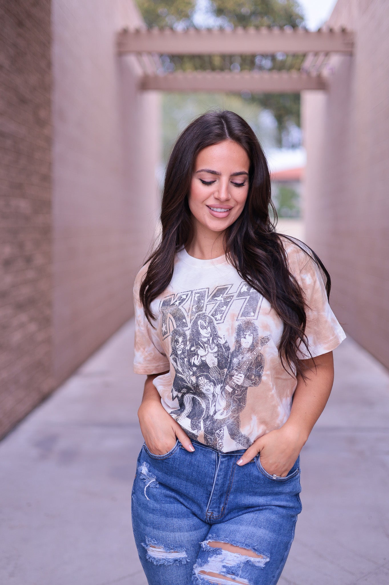 (M, L) KISS Tan Graphic Tee